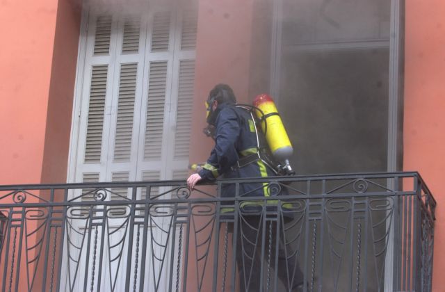 Υπό μερικό έλεγχο τέθηκε η φωτιά σε  καφετέρια στο Μοναστηράκι