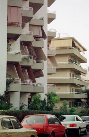 «Πάγωσαν» οι μεταβιβάσεις ακινήτων λόγω του φόρου υπεραξίας