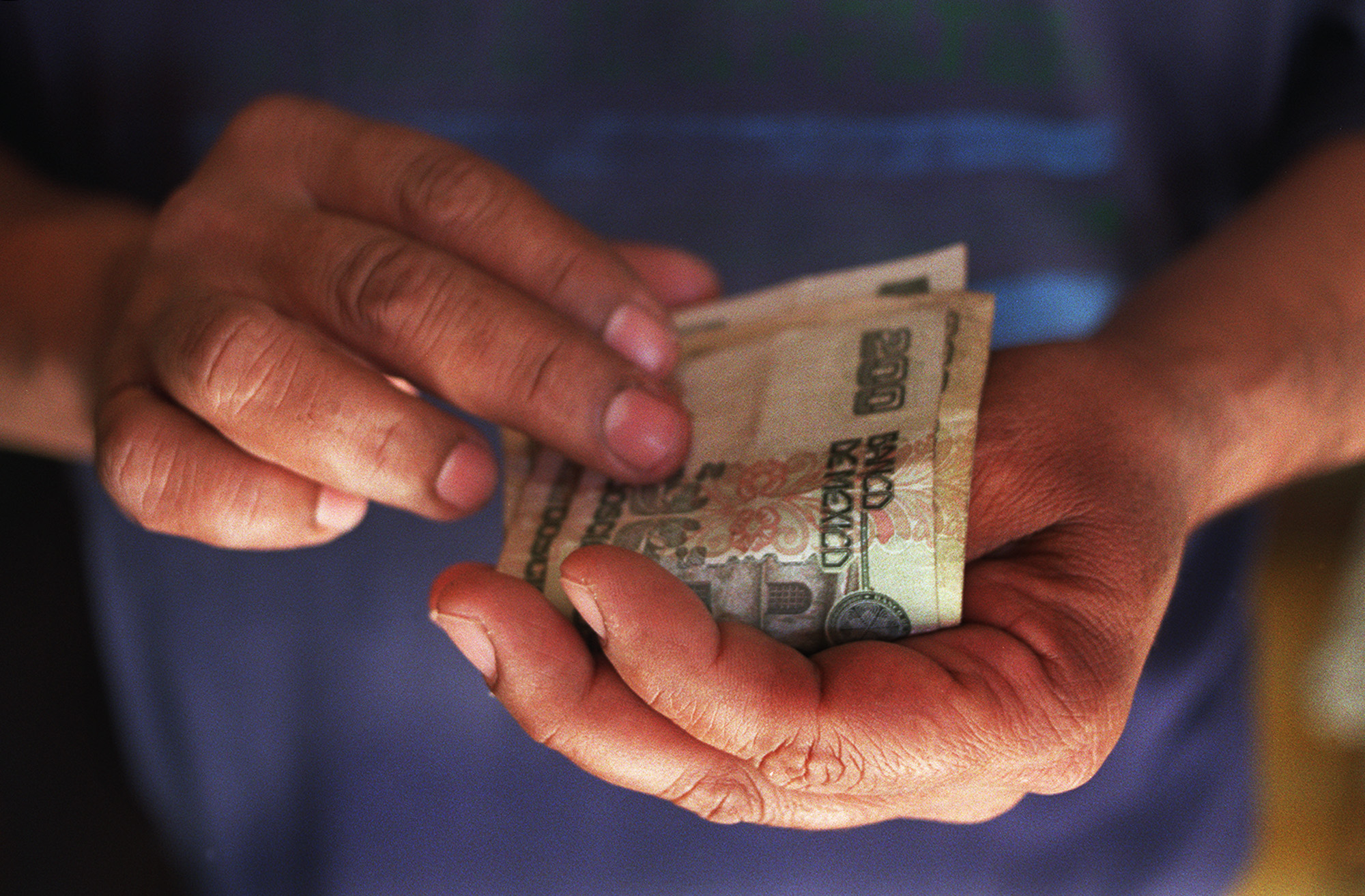 Ισχυρές πιέσεις στα νομίσματα αναδυόμενων οικονομιών