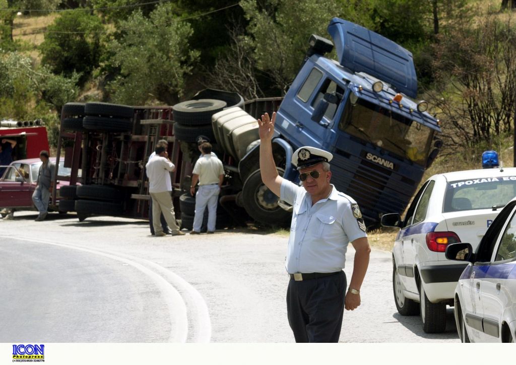 Δύο νεκροί από ανατροπή νταλίκας στο 38ο χλμ. της ΕΟ Αθηνών-Λαμίας
