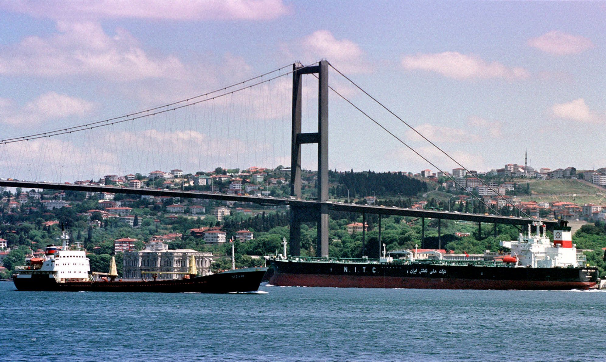 Σύγκρουση φορτηγών πλοίων στα Στενά του Βοσπόρου