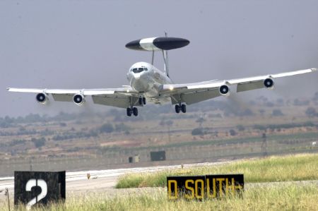 Πτήσεις AWACS του ΝΑΤΟ πάνω από Πολωνία και Ρουμανία