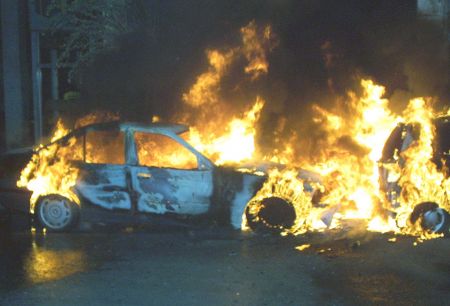 Πετρούπολη: Μπαράζ εμπρησμών σε οχήματα του ΟΤΕ