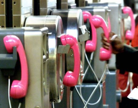 Τρεις εταιρείες έδωσαν το «παρών» για την καθολική υπηρεσία επικοινωνιών