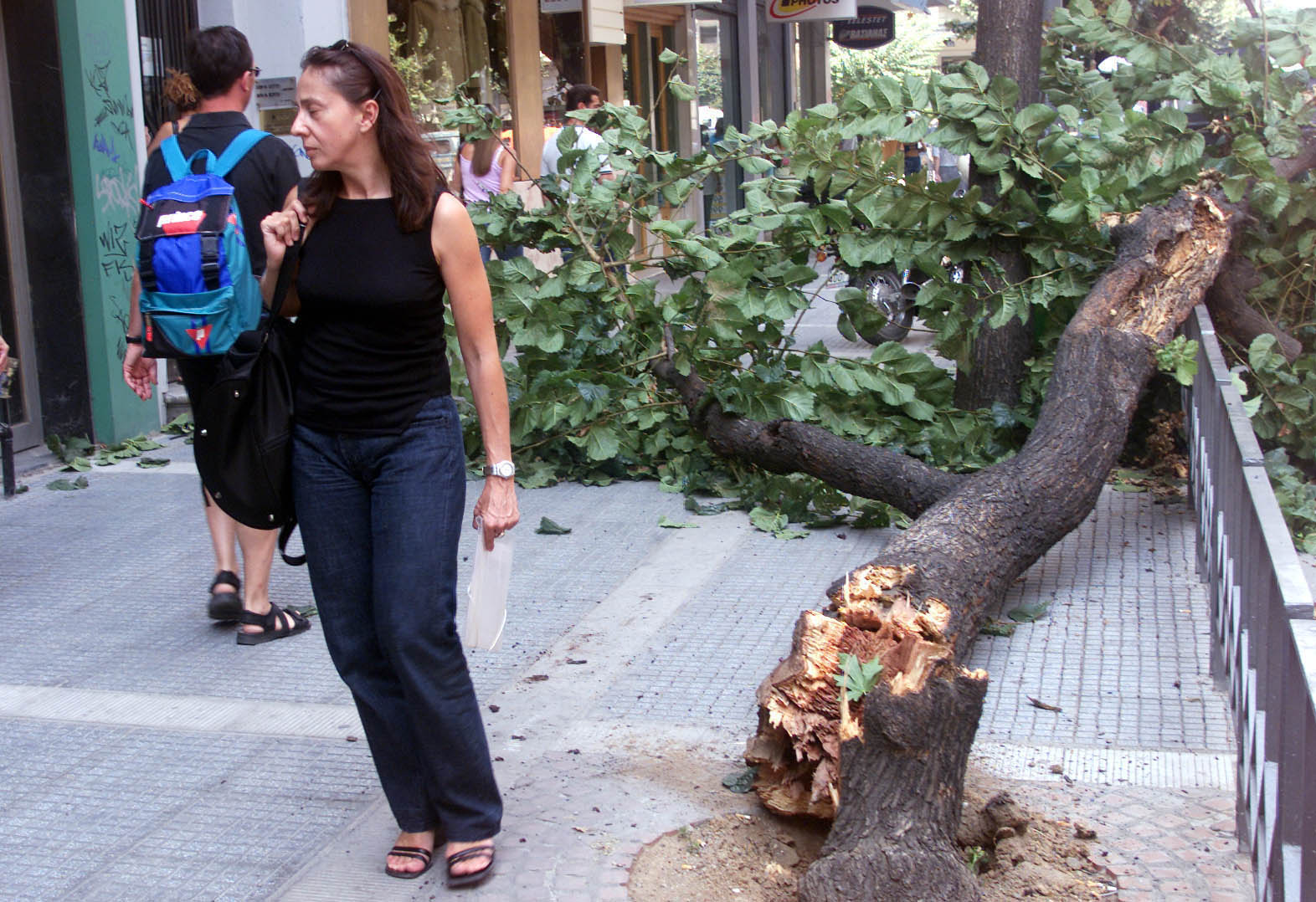 Ο Ξενοφών έκλεισε τα σχολεία σε Άνδρο, Τήνο, Μύκονο