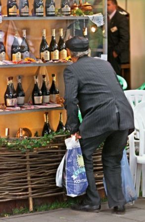 Χύμα κρασί προτιμούν λόγω κρίσης οι Ελληνες