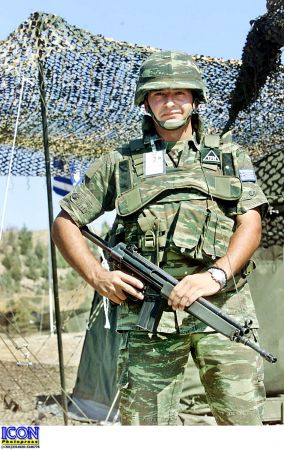 Αλεξιπτωτιστής άρχισε να πυροβολεί στον αέρα σε στρατόπεδο στα Χανιά