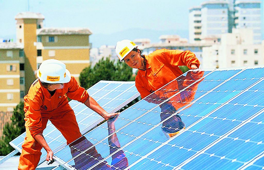 Γκίντερ Ετινγκερ: «Η Ελλάδα πρέπει να παράγει ρεύμα για την Ευρώπη»