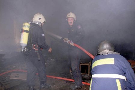 Υπό μερικό έλεγχο πυρκαγιά σε βιοτεχνία στο Μεταξουργείο