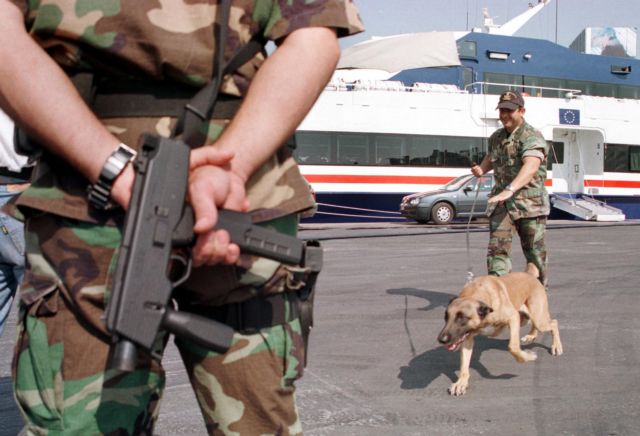 «Εξωση» στα αδέσποτα από λιμάνι του Πειραιά