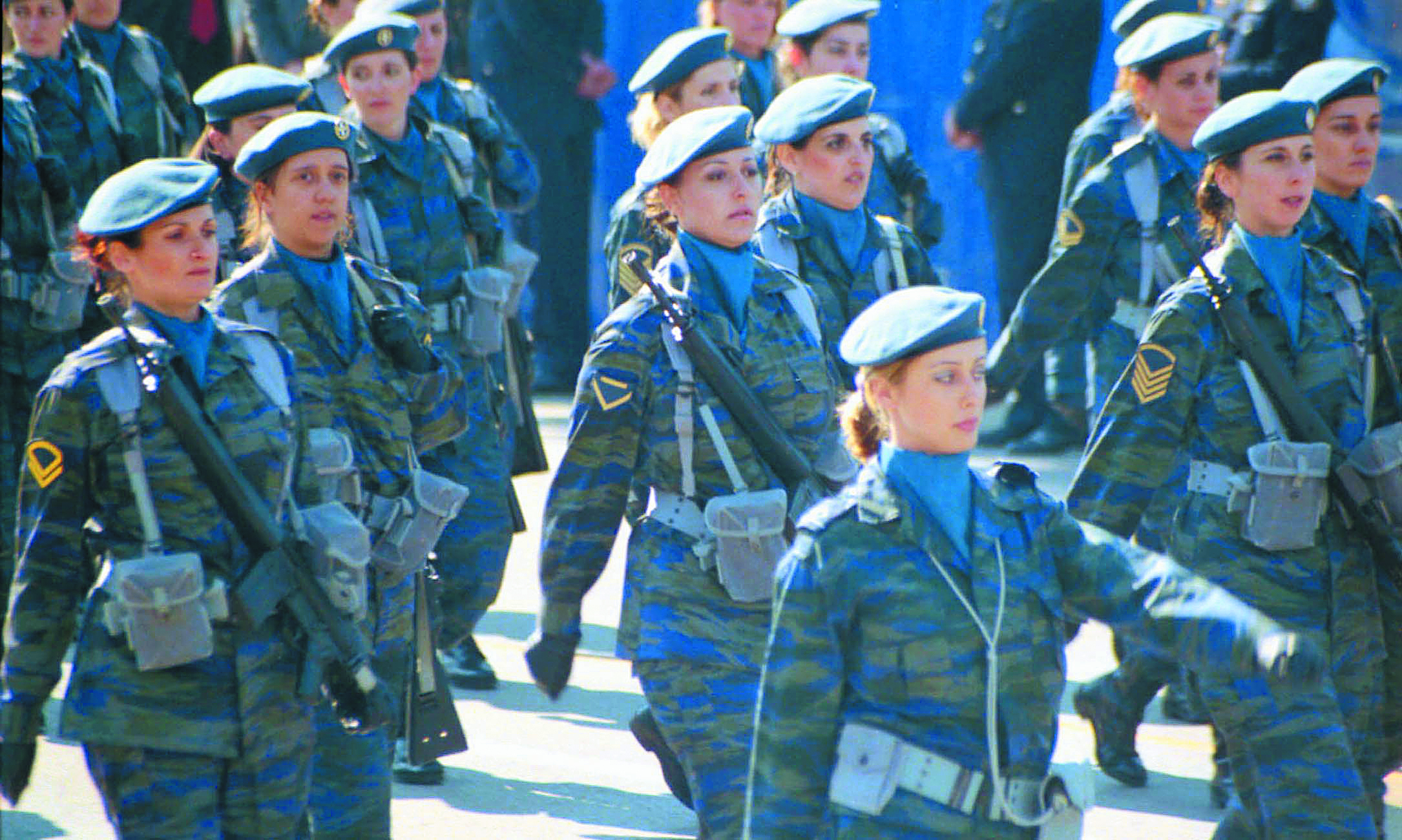 Ανατροπή στους μισθούς 200.000 ενστόλων και επιστημόνων του Δημοσίου