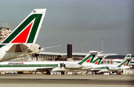 Θέλουν (σε) κομμάτια την Alitalia