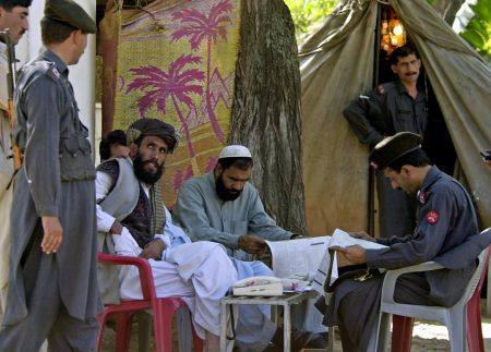 Πακιστάν: Κυβέρνηση και Ταλιμπάν άρχισαν ειρηνευτικές συνομιλίες