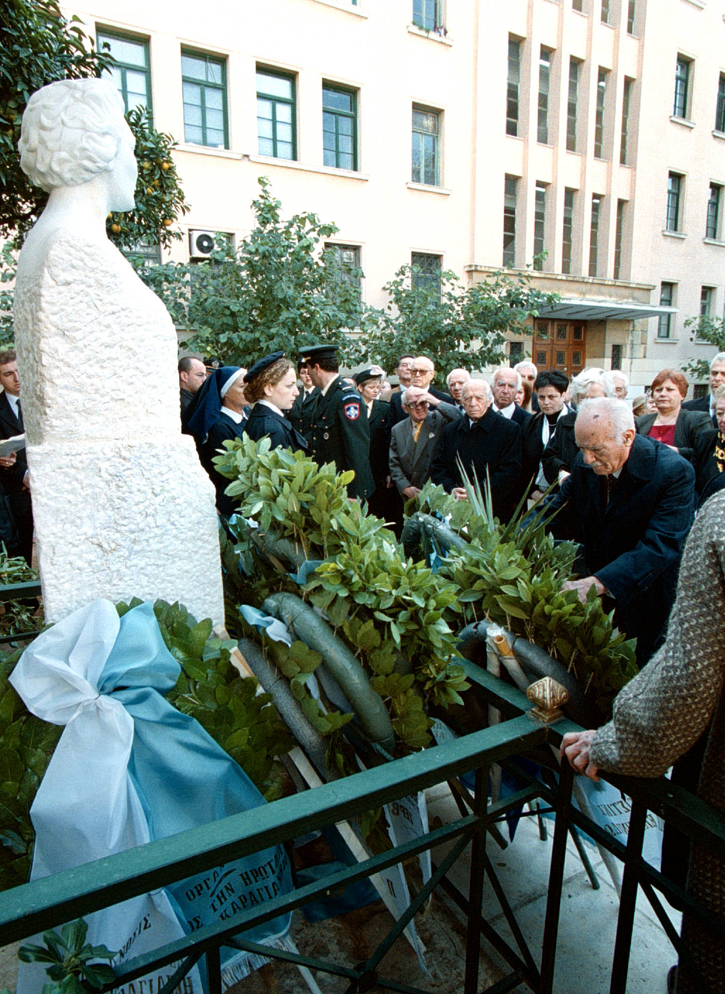 Βεβηλώθηκε η προτομή της Λέλας Καραγιάννη στα Εξάρχεια