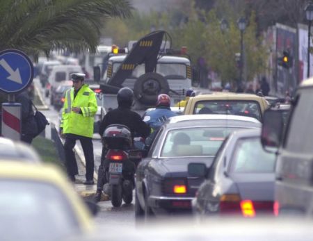 Χάος στους κεντρικούς δρόμους από τις απεργίες στα ΜΜΜ