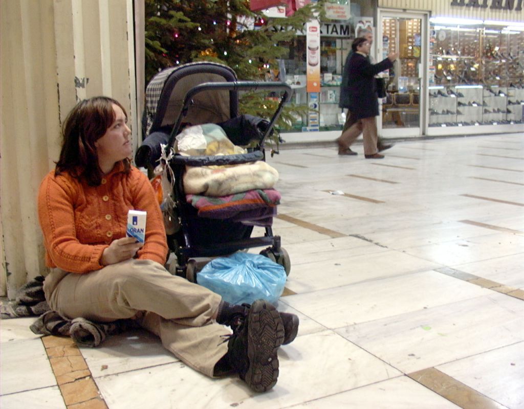 ΕΛΣΤΑΤ: Το 35,6% του πληθυσμού βρίσκονταν σε κίνδυνο φτώχειας το 2016