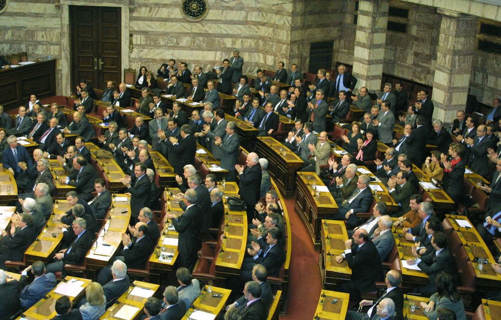 Οι βουλευτές το έχουν… δίπορτο