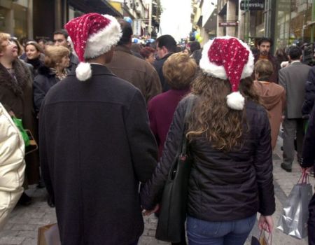 The opening hours of shops during the holiday season