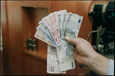 Μια 76χρονη πρώην μέλος ΜΚΟ συνελήφθη για χρέη 1 εκατ. ευρώ