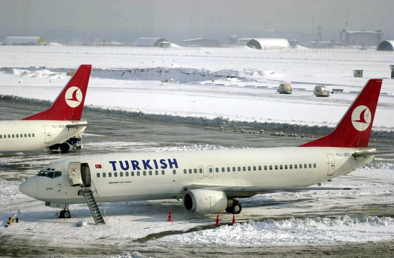 Turkish Airlines: Ακυρώσεις πτήσεων λόγω χιονιού στην Κωνσταντινούπολη | tovima.gr