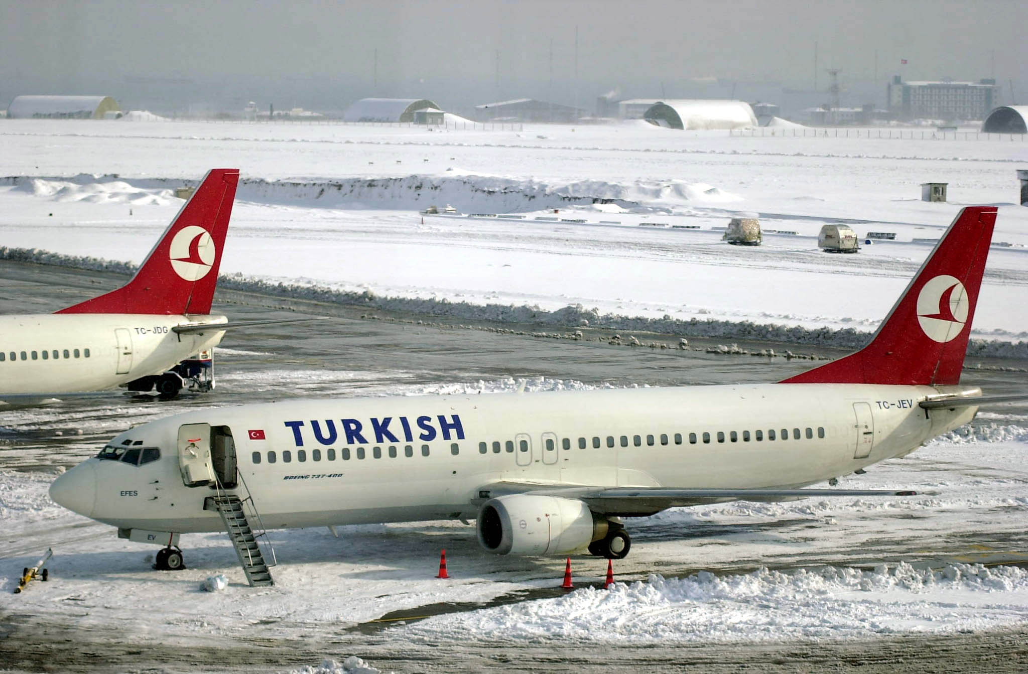Turkish Airlines: Ακυρώσεις πτήσεων λόγω χιονιού στην Κωνσταντινούπολη