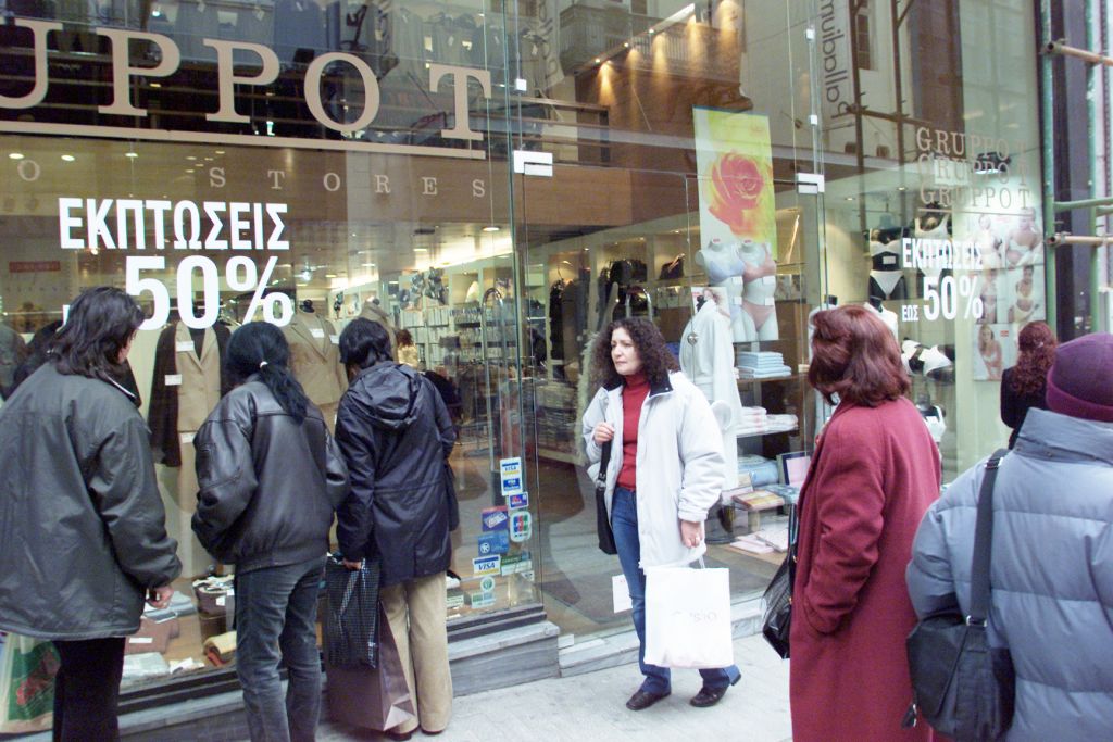 Στο 1 δισ. ευρώ ο τζίρος από τις παράνομες δραστηριότητες στο ιστορικό κέντρο της Αθήνας