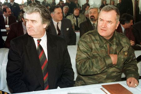 Για «σατανικό δικαστήριο» μίλησε ο Μλάντιτς στη δίκη Κάρατζιτς