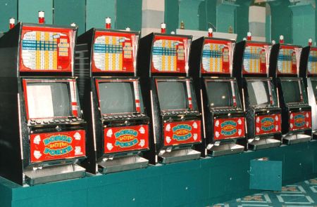 Στο ΣτΕ το Καζίνο Λουτρακίου κατά της τοποθέτησης 35.000 VLT