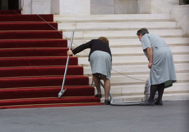 Automatic extension of fixed-term contracts for cleaning services