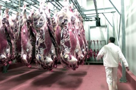 Βαφτίζουν ελληνικά τα εισαγόμενα κρέατα και πουλούν στο διπλάσιο