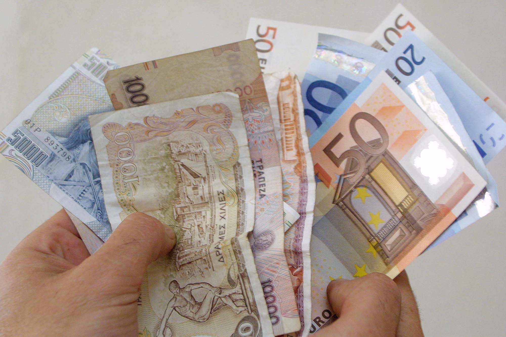 Handelsblatt: « Τι θα συνέβαινε αν η Ελλάδα έφευγε από το ευρώ»