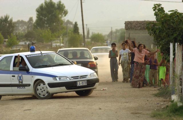 Police investigates Romani camps in Korinthia