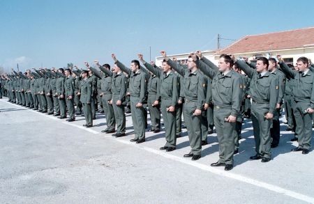 Αλληλοδιαψεύδονται Χουλιαράκης – Καμμένος για τα ειδικά μισθολόγια