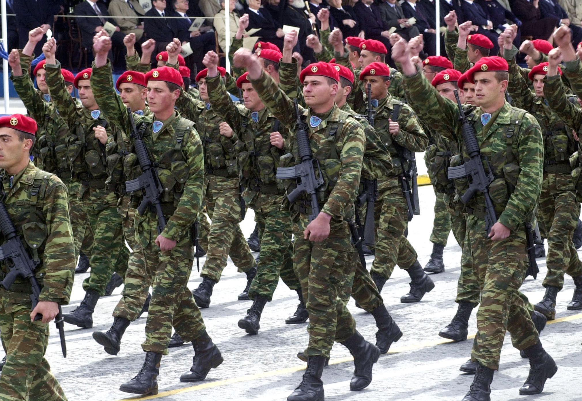 Δημοτικό γλέντι μετά την στρατιωτική παρέλαση της 25ης Μαρτίου