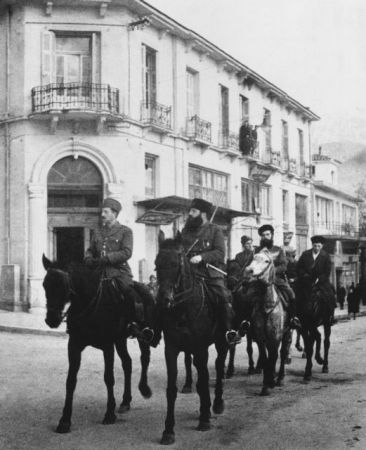 Τα «ναι μεν, αλλά» του ΚΚΕ για τον Αρη Βελουχιώτη