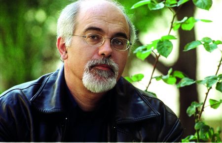 12 ερωτήσεις στον Πέτρο Δαμιανό