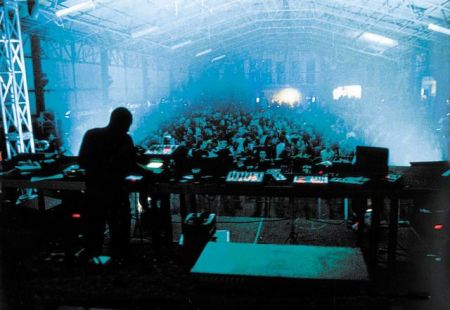 «Σφραγίστηκε» νυχτερινό κέντρο που έπαιξε το ρεμίξ κάλεσμα της μουσουλμανικής προσευχής