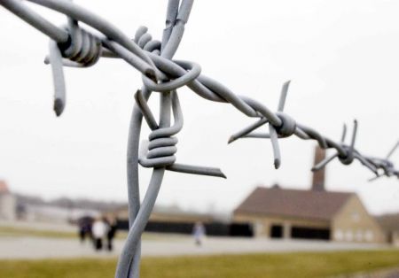 Γερμανία: Φιλοξενεί πρόσφυγες σε ναζιστικό στρατόπεδο συγκέντρωσης