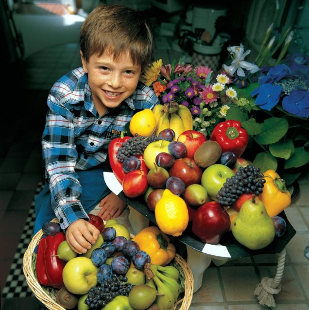 Δημητριακά ολικής άλεσης, φρούτα, λαχανικά και ταχίνι για σωστή διατροφή