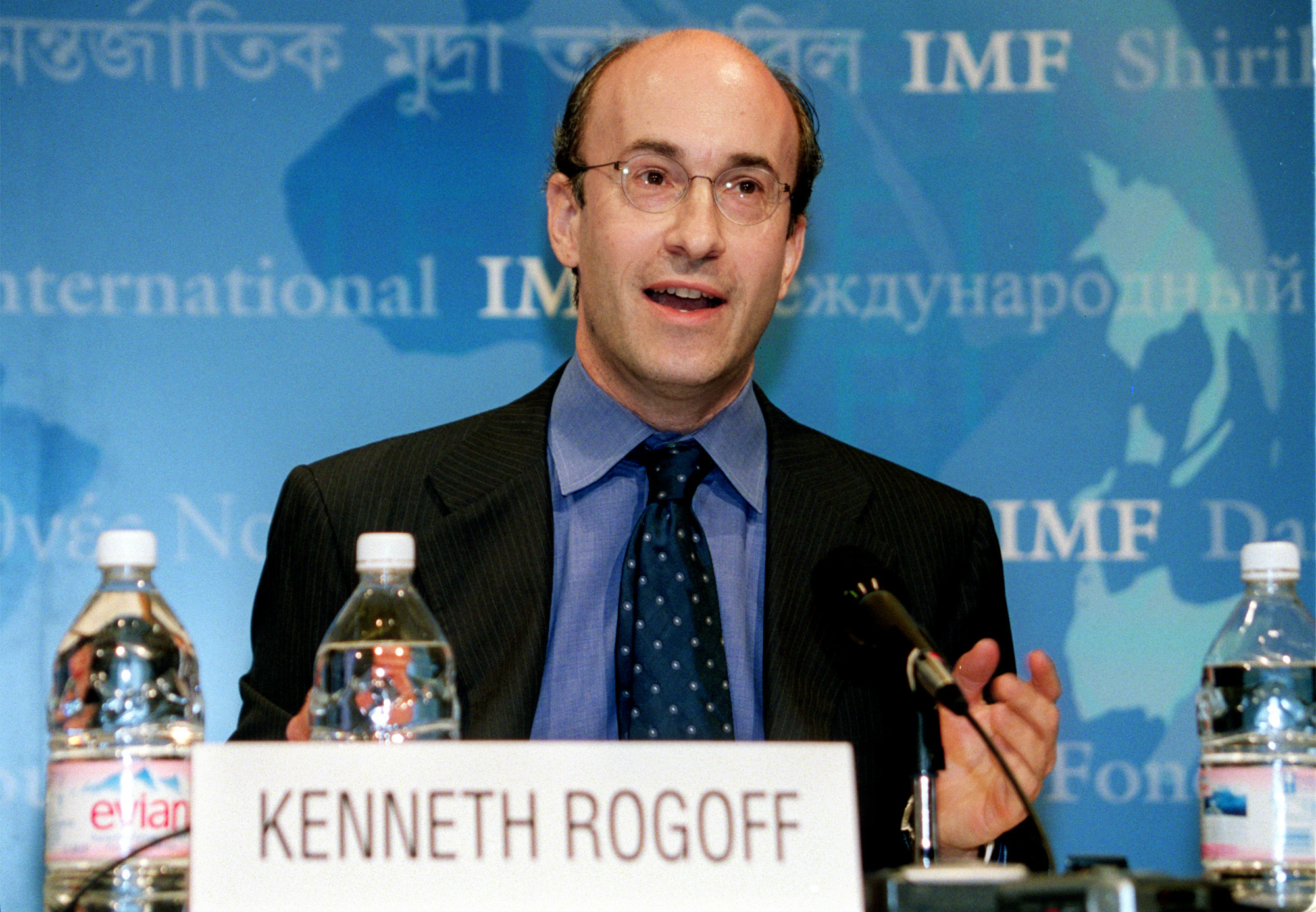 Κένεθ Ρογκόφ: Αναγκαστική η διαγραφή χρέους για την Ελλάδα