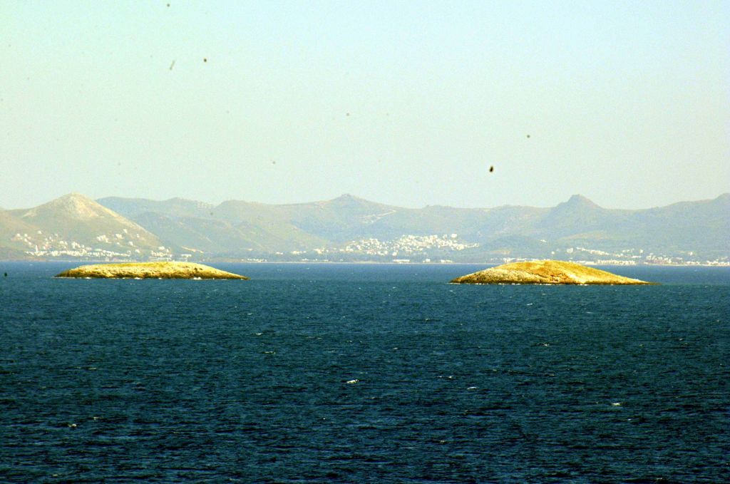 Imia: Turkish patrol boat Greek gunboat