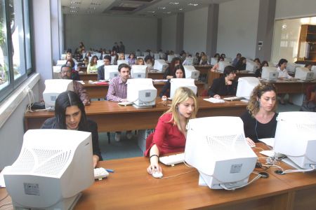 ΕΛΣΤΑΤ: Εως 49 ώρες την εβδομάδα εργάζονται οι Ελληνες