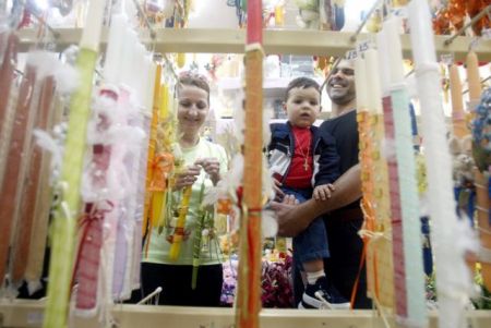 Σε πασχαλινά προϊόντα περιορίζονται οι αγορές των καταναλωτών