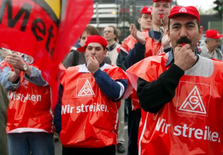 Γερμανία: Αυξήσεις 3,4% των μισθών στη μεταλλουργία