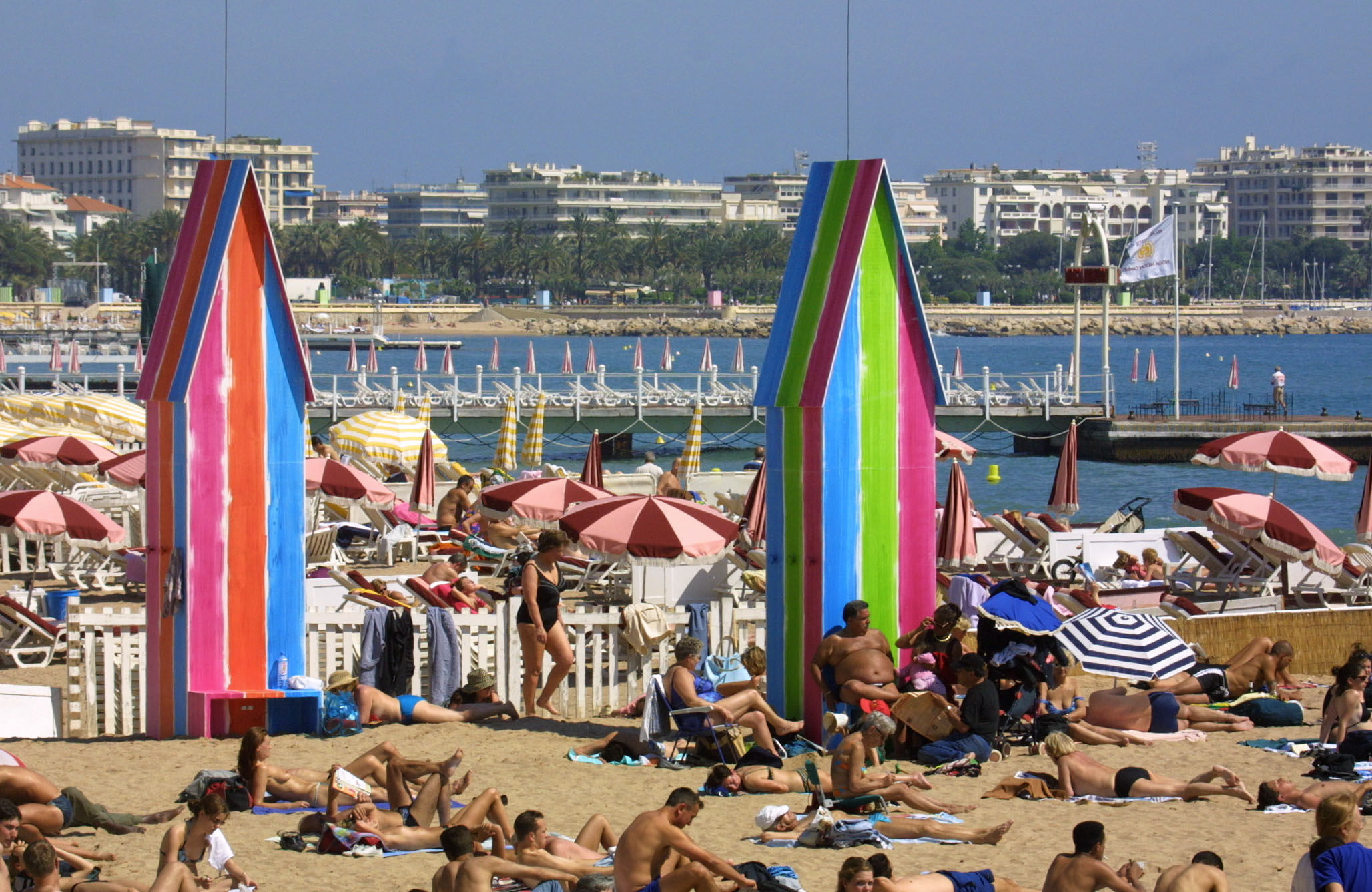Στις Κάννες απαγορεύονται τις μεγάλες τσάντες στην παραλία μετά το μακελειό της Νίκαιας