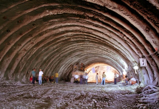 Στην ολοκλήρωση του οδικού δικτύου προχωρεί το υπουργείο Υποδομών