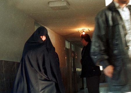 Ιράν: Σε θάνατο δι΄απαγχονισμού νεαρή που σκότωσε τον βιαστή της