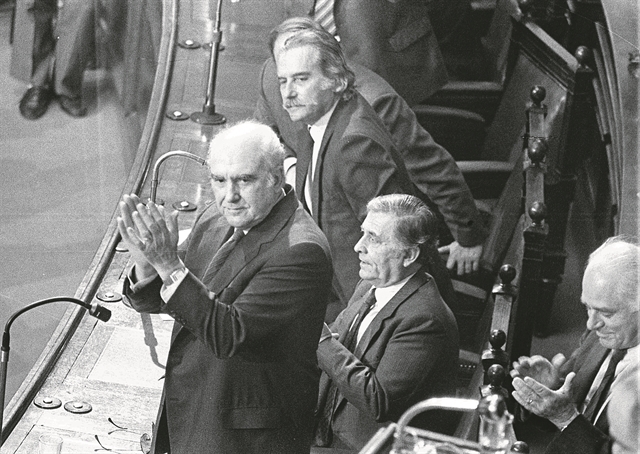 Εξουσίες «υπό όρους» στον Πρόεδρο της Δημοκρατίας