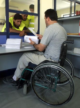 Χωρίς όριο ηλικίας το ΕΚΑΣ για βαριά ανάπηρους