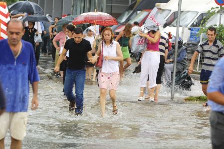 Βροχές και καταιγίδες σήμερα σε όλη τη χώρα